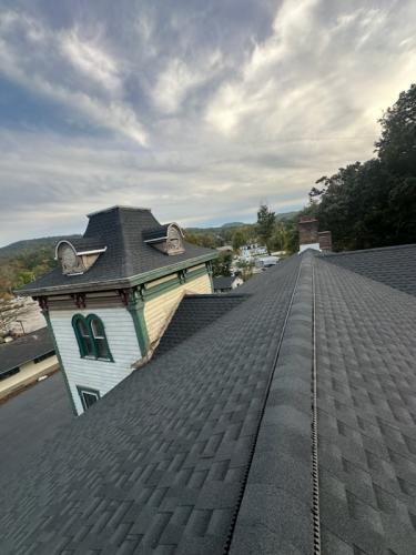 New asphalt shingle roof